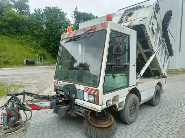 Schmidt Cleango Kehrmaschine, Baujahr 2001